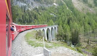 Švýcarské železnice a Rhétská dráha UNESCO 2023