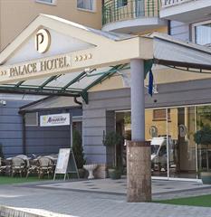 hotel Palace**** se vstupem do hevízského jezera